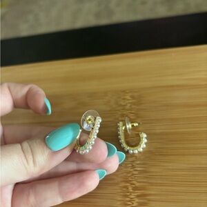 NWOT Arula Women’s pearl gold hoops